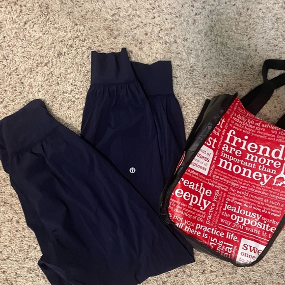 Lululemon &Go City Trek Trouser Pants Navy Size 4 Lightweight Tapered Travel - Picture 3 of 3